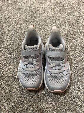 New balance girls toddler tennis shoes size 6